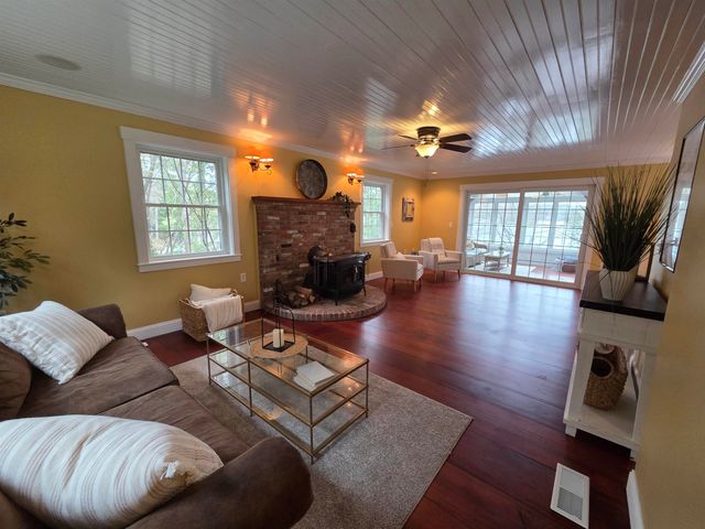 93 Algonquin Road, Enfield, NH 03748