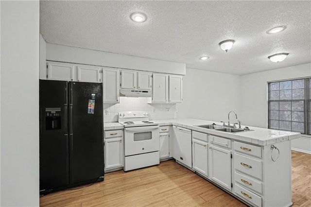 14112 W 87TH Terrace, Lenexa, KS 66215