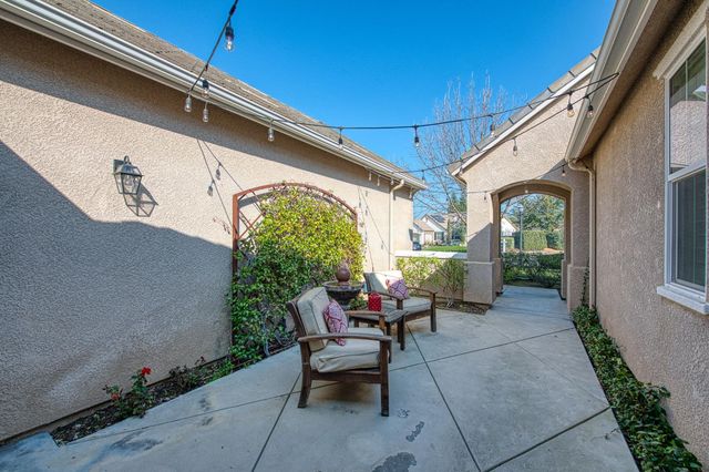 1906 N Langley Avenue, Clovis, CA 93619