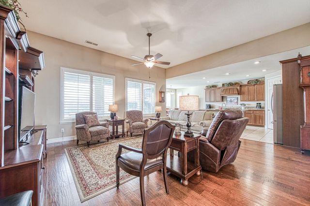 1906 N Langley Avenue, Clovis, CA 93619