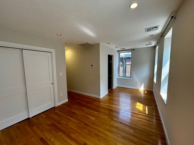 5 Grove Street 3, Boston, MA 02114