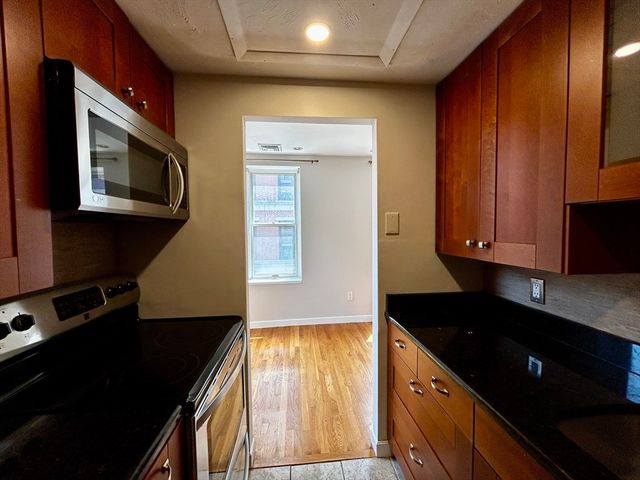 5 Grove Street 3, Boston, MA 02114