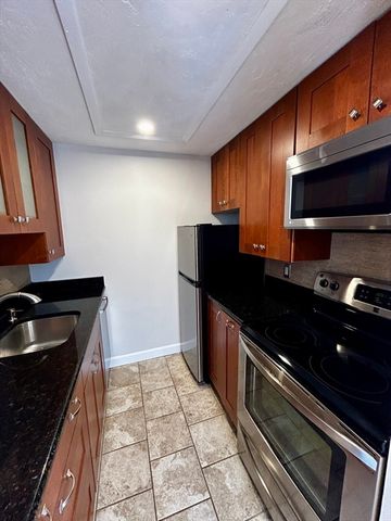 5 Grove Street 3, Boston, MA 02114
