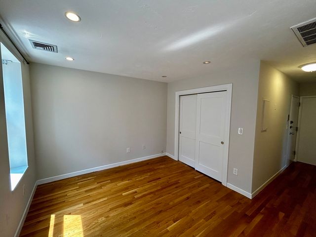 5 Grove Street 3, Boston, MA 02114