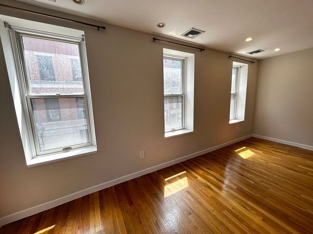 5 Grove Street 3, Boston, MA 02114