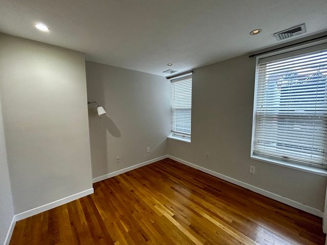 5 Grove Street 3, Boston, MA 02114