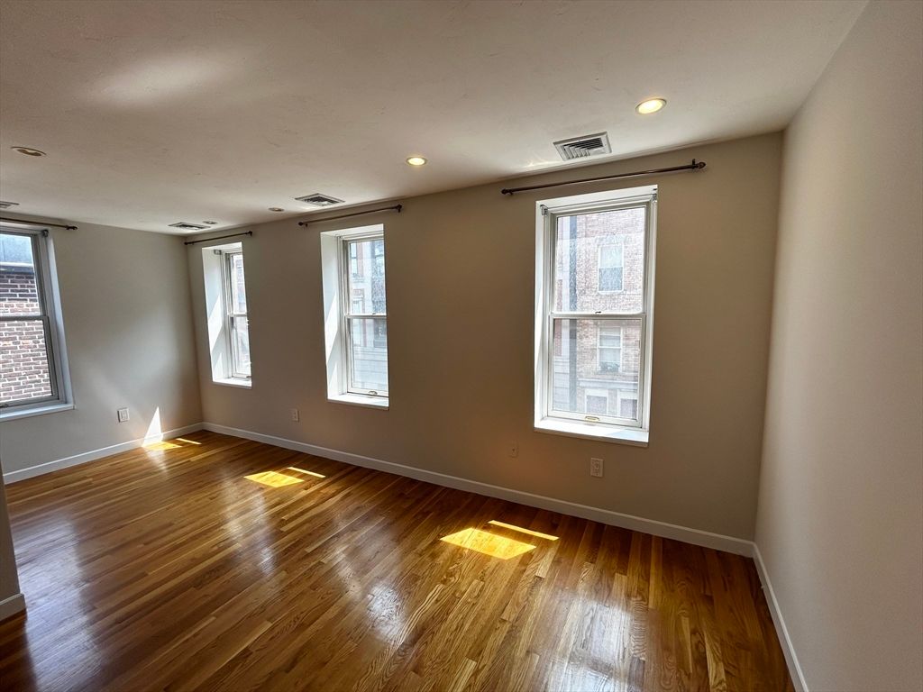 5 Grove Street 3, Boston, MA 02114