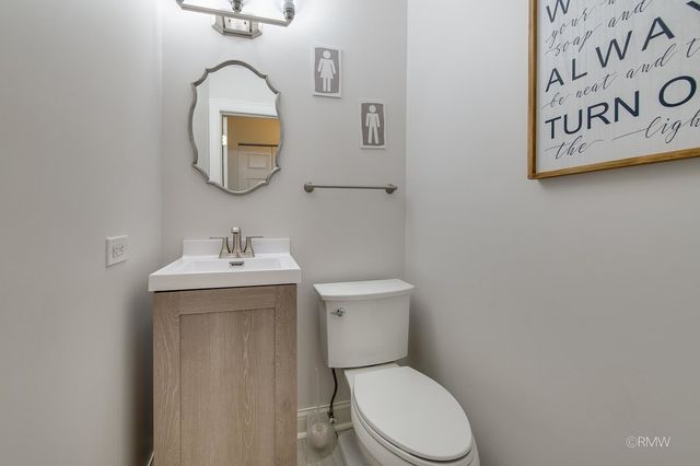 1233 N Hickory Trail, Addison, IL 60101