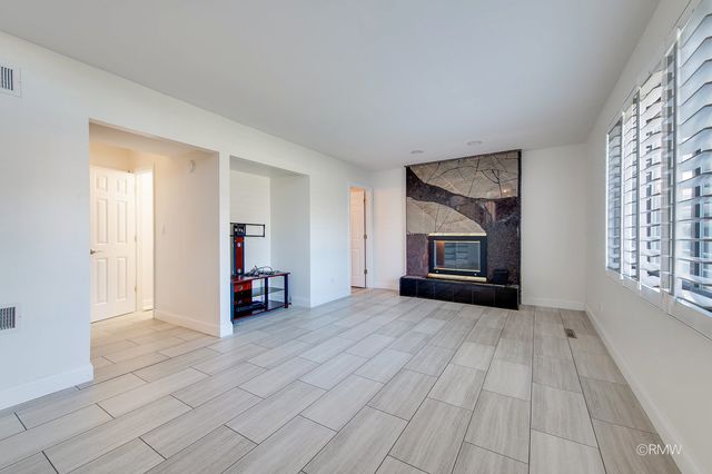 1233 N Hickory Trail, Addison, IL 60101