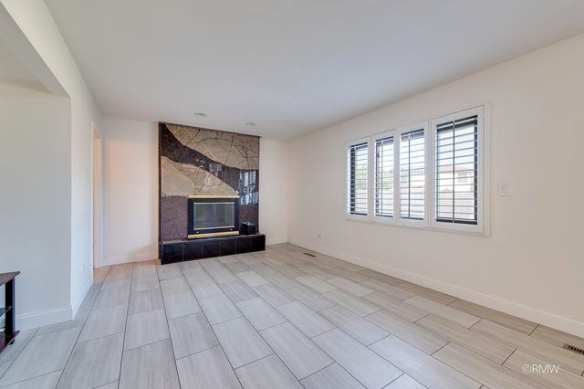 1233 N Hickory Trail, Addison, IL 60101