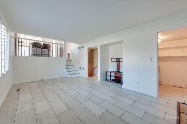 1233 N Hickory Trail, Addison, IL 60101