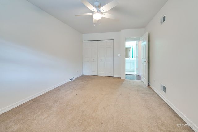 1233 N Hickory Trail, Addison, IL 60101