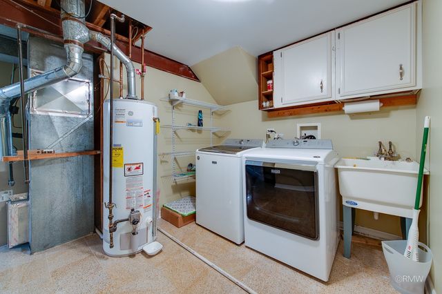 1233 N Hickory Trail, Addison, IL 60101