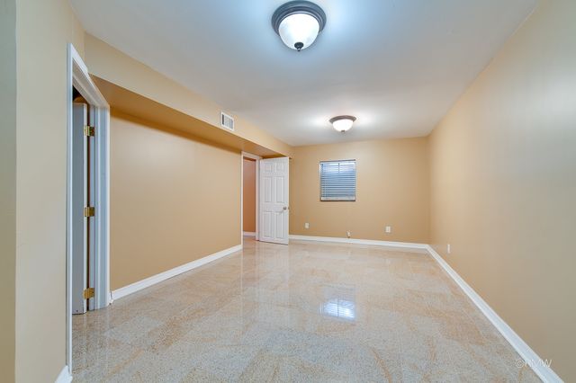 1233 N Hickory Trail, Addison, IL 60101