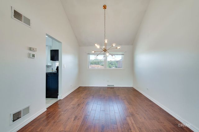 1233 N Hickory Trail, Addison, IL 60101