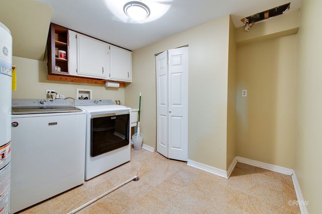 1233 N Hickory Trail, Addison, IL 60101