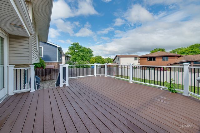 1233 N Hickory Trail, Addison, IL 60101
