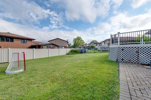 1233 N Hickory Trail, Addison, IL 60101