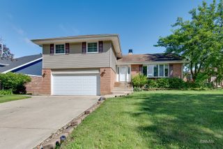 1233 N Hickory Trail, Addison, IL 60101