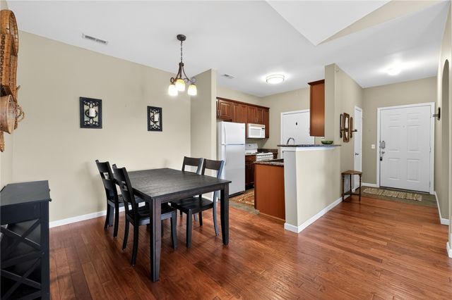 4261 NE Meadow Creek Circle 305, Fayetteville, AR 72703