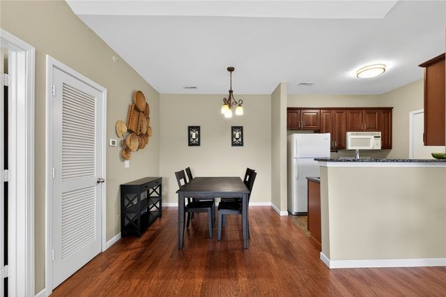 4261 NE Meadow Creek Circle 305, Fayetteville, AR 72703
