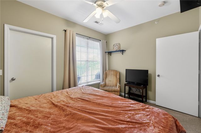4261 NE Meadow Creek Circle 305, Fayetteville, AR 72703