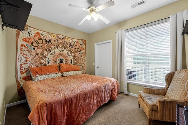 4261 NE Meadow Creek Circle 305, Fayetteville, AR 72703