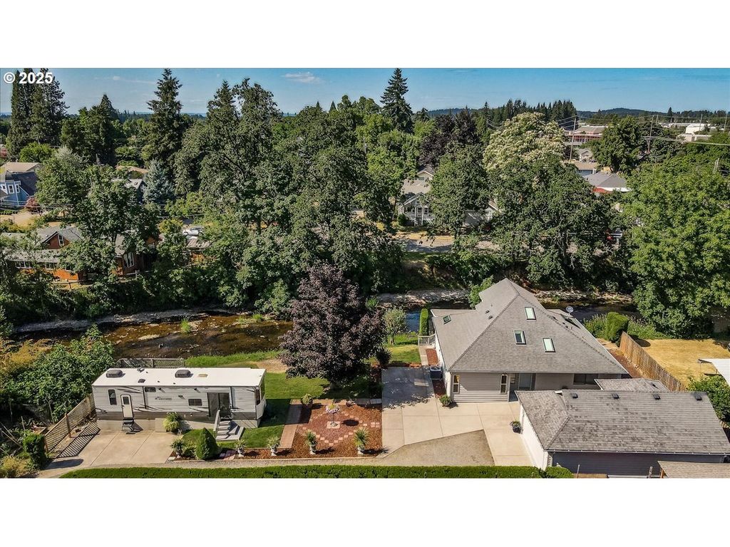 115 WILLOW St, Silverton, OR 97381