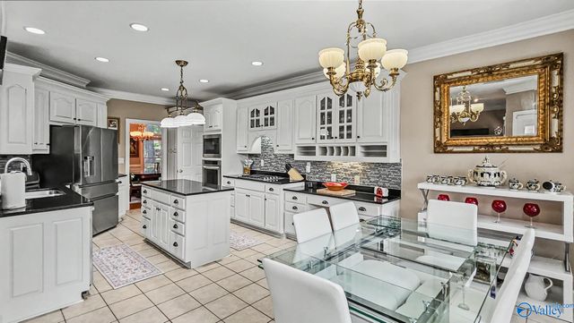 2200 SE Honey Locust Lane SE, Huntsville, AL 35803