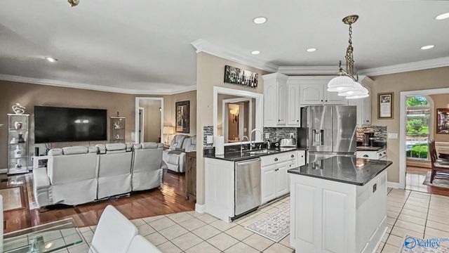 2200 SE Honey Locust Lane SE, Huntsville, AL 35803