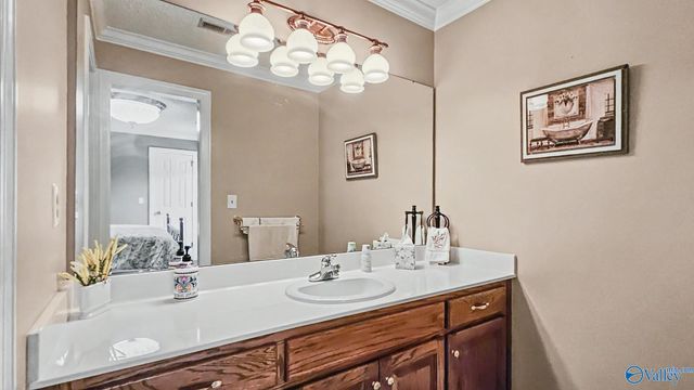 2200 SE Honey Locust Lane SE, Huntsville, AL 35803