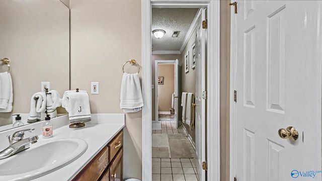 2200 SE Honey Locust Lane SE, Huntsville, AL 35803