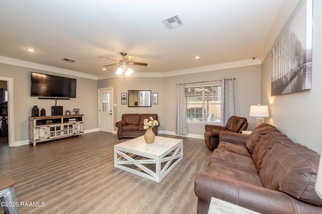 101 Shadowbrook Lane, Youngsville, LA 70592