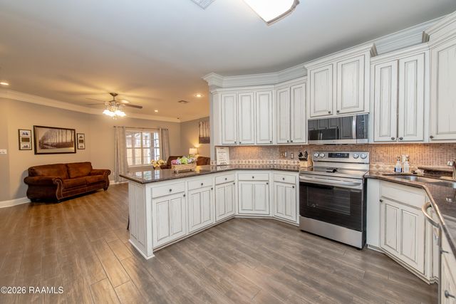 101 Shadowbrook Lane, Youngsville, LA 70592