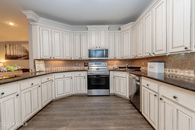 101 Shadowbrook Lane, Youngsville, LA 70592