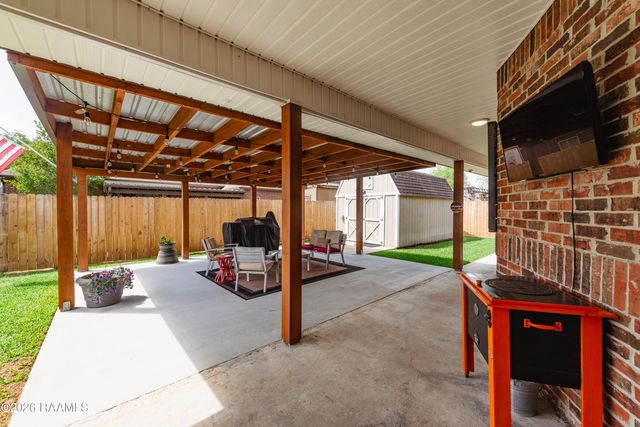 101 Shadowbrook Lane, Youngsville, LA 70592