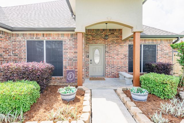 101 Shadowbrook Lane, Youngsville, LA 70592