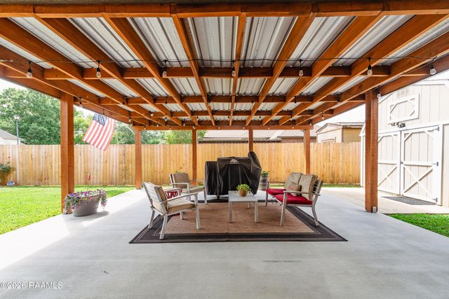 101 Shadowbrook Lane, Youngsville, LA 70592