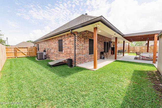 101 Shadowbrook Lane, Youngsville, LA 70592