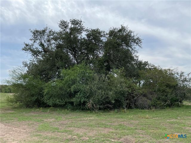 521 Robinhood Rd., Victoria, TX 77905