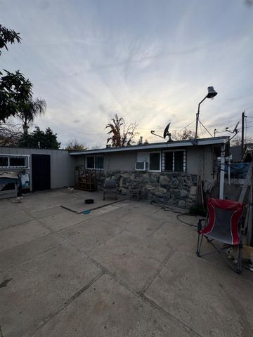 1123 E Garrett Avenue, Fresno, CA 93706