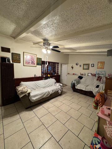 1123 E Garrett Avenue, Fresno, CA 93706