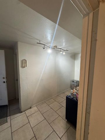 1123 E Garrett Avenue, Fresno, CA 93706