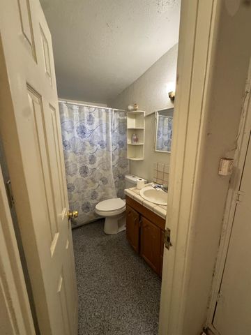 1123 E Garrett Avenue, Fresno, CA 93706