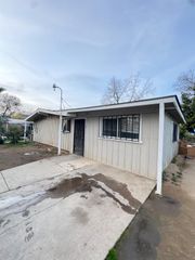 1123 E Garrett Avenue, Fresno, CA 93706