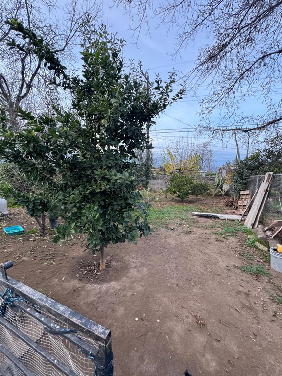 Image 13 of property listing at 1123 E Garrett Avenue, Fresno, CA 93706