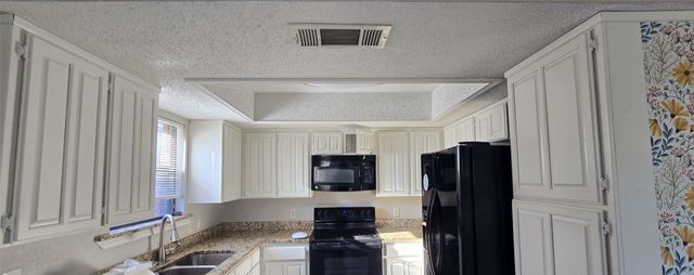 934 Robinwood Drive, Arlington, TX 76017