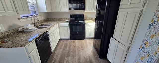 934 Robinwood Drive, Arlington, TX 76017