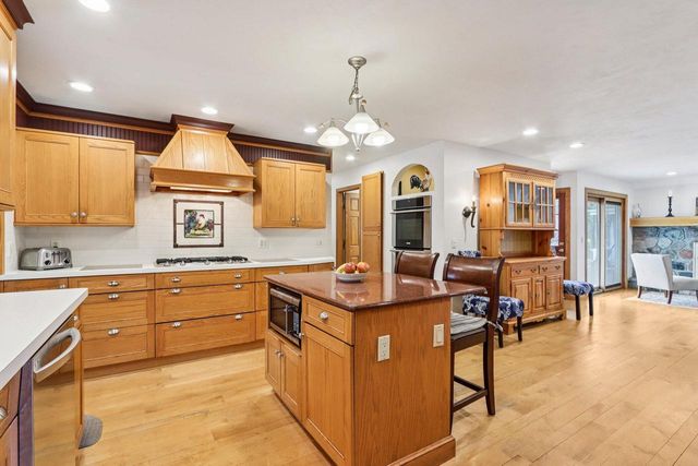 W338S4370 Drumlin DRIVE, Dousman, WI 53118