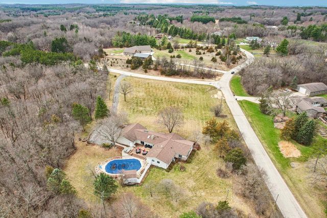 W338S4370 Drumlin DRIVE, Dousman, WI 53118